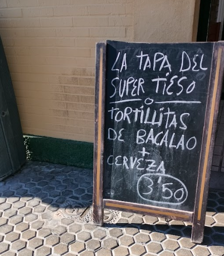 Tapa de tortilita de bacalao y cerveza barata por 3,5€
