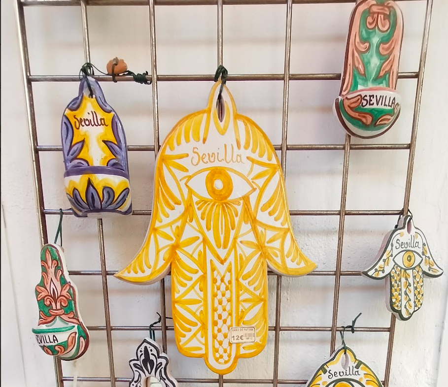 Tienda de cerámicas en la Judería de Sevilla